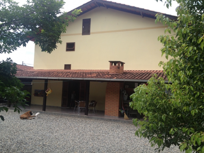 CASA 02 SUITES MASTER + 03 QTOS - BAIRRO SÃO PEDRO