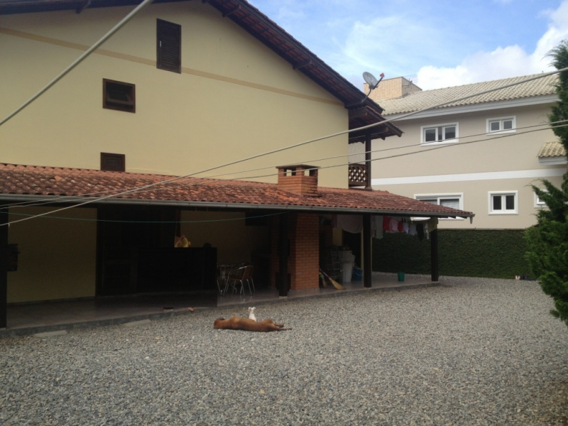 CASA 02 SUITES MASTER + 03 QTOS - BAIRRO SÃO PEDRO