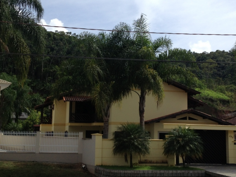 CASA 02 SUITES MASTER + 03 QTOS - BAIRRO SÃO PEDRO