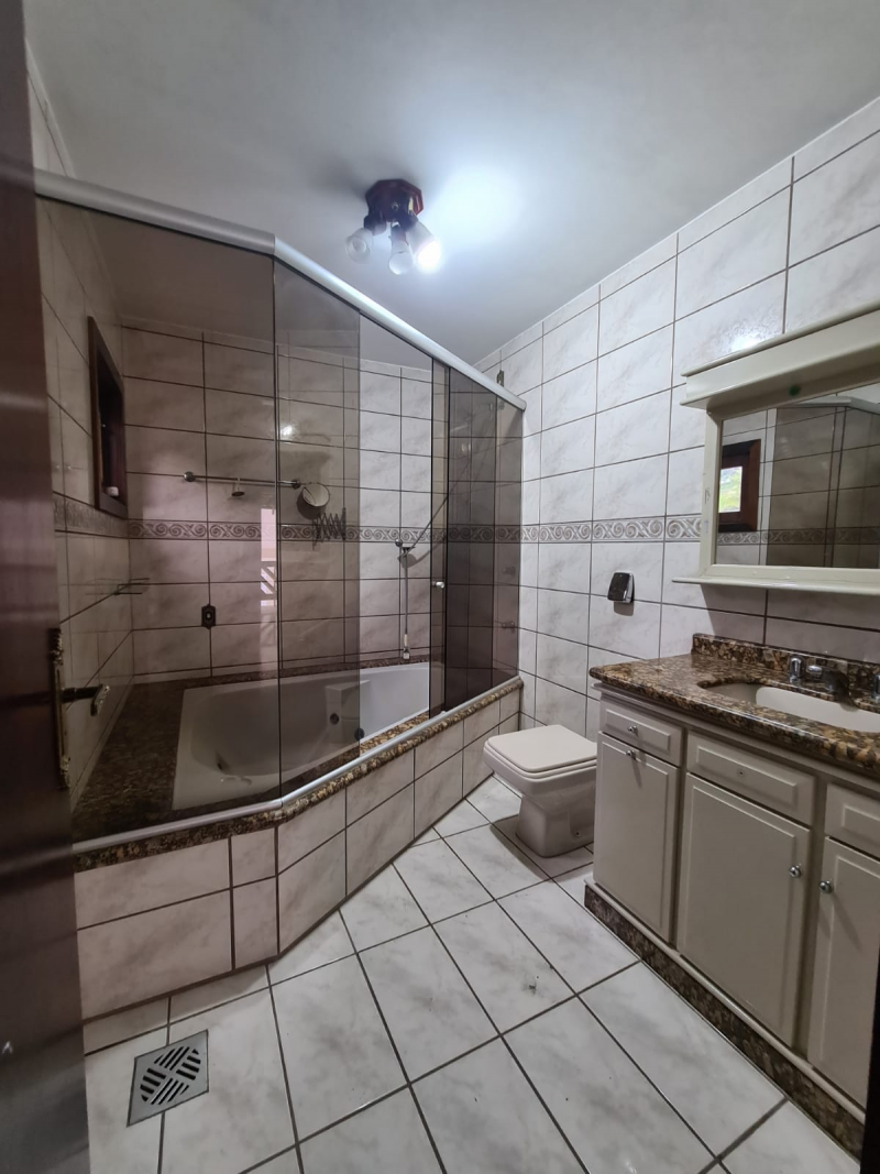 CASA 02 SUITES MASTER + 03 QTOS - BAIRRO SÃO PEDRO