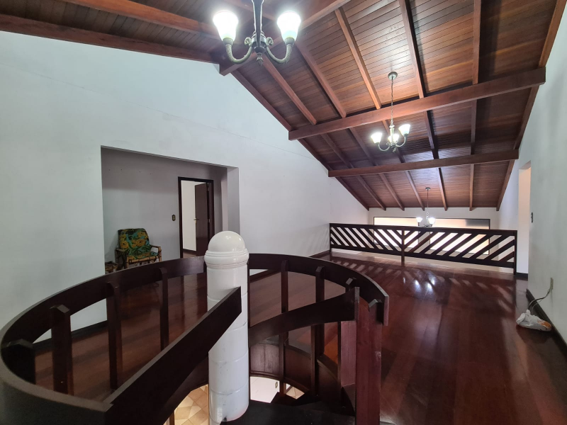 CASA 02 SUITES MASTER + 03 QTOS - BAIRRO SÃO PEDRO