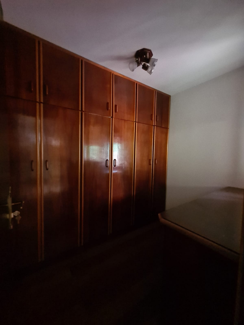 CASA 02 SUITES MASTER + 03 QTOS - BAIRRO SÃO PEDRO