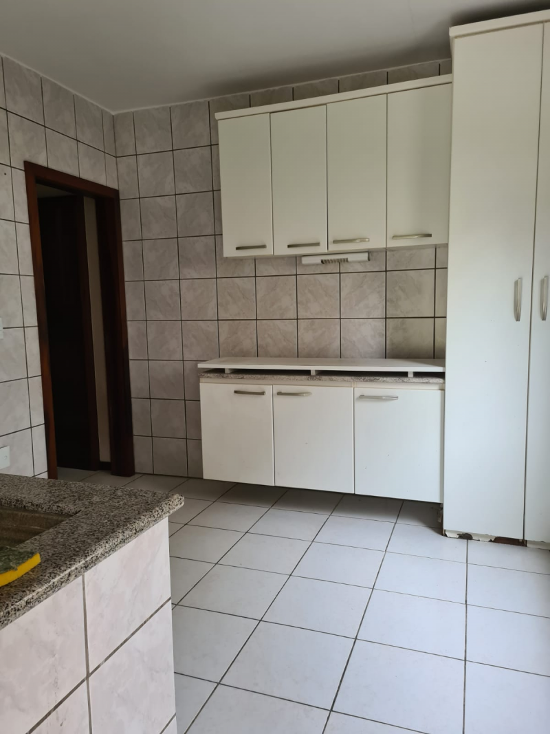 CASA 02 SUITES MASTER + 03 QTOS - BAIRRO SÃO PEDRO