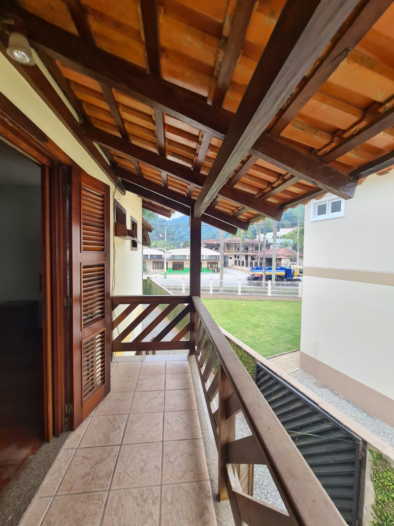 CASA 02 SUITES MASTER + 03 QTOS - BAIRRO SÃO PEDRO