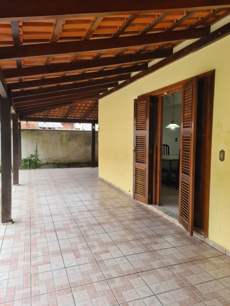 CASA 02 SUITES MASTER + 03 QTOS - BAIRRO SÃO PEDRO