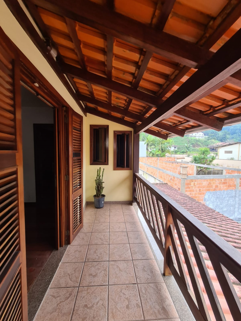 CASA 02 SUITES MASTER + 03 QTOS - BAIRRO SÃO PEDRO
