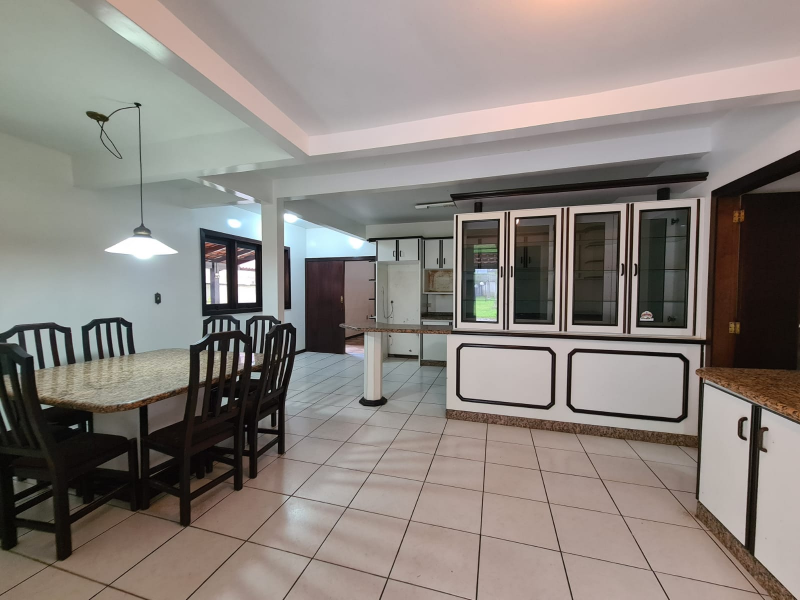 CASA 02 SUITES MASTER + 03 QTOS - BAIRRO SÃO PEDRO