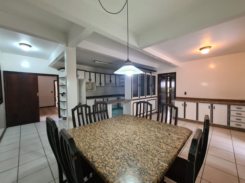 CASA 02 SUITES MASTER + 03 QTOS - BAIRRO SÃO PEDRO