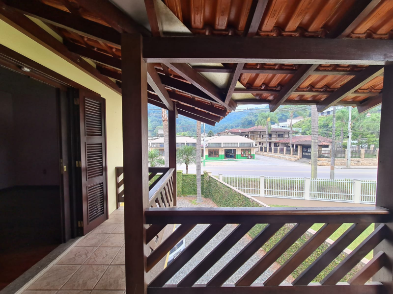 CASA 02 SUITES MASTER + 03 QTOS - BAIRRO SÃO PEDRO