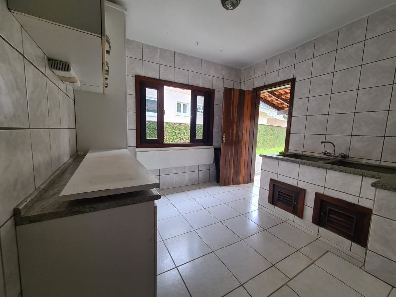 CASA 02 SUITES MASTER + 03 QTOS - BAIRRO SÃO PEDRO