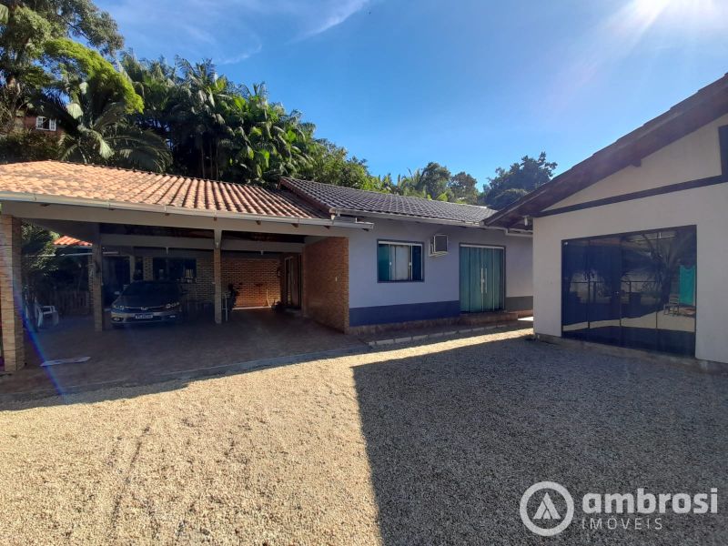 2 casas individuais no mesmo terreno no bairro Limeira - Negocia com sítio