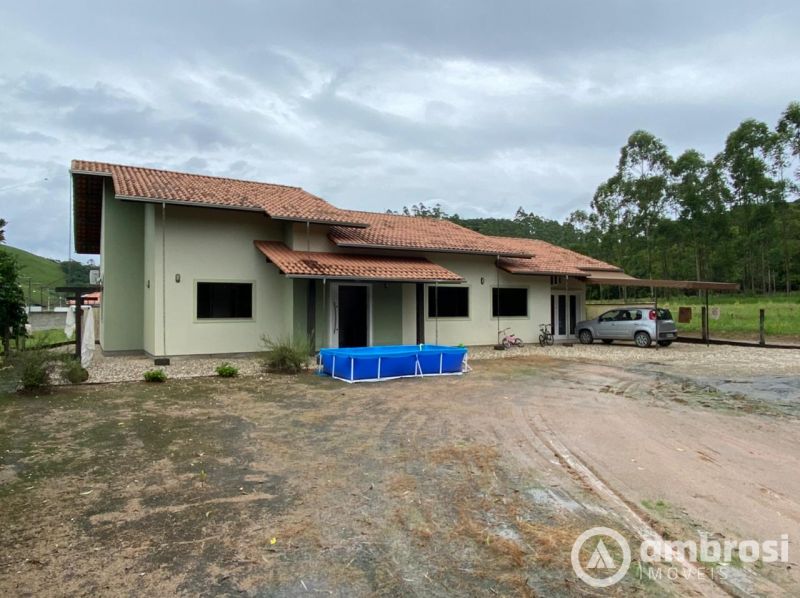 Casa/Sitio em Nova Trento com Amplo Terreno 