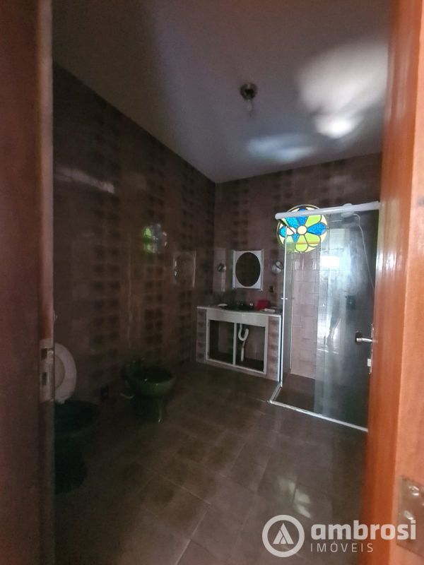CASA 1 SUITE +2 QUARTOS + 3 SALAS -  AZAMBUJA  - (somente piso superior) 