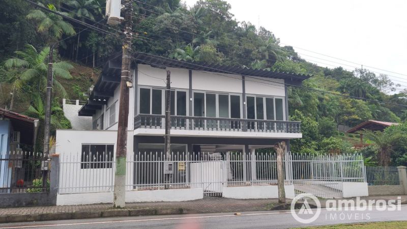 CASA 1 SUITE +2 QUARTOS + 3 SALAS -  AZAMBUJA  - (somente piso superior) 