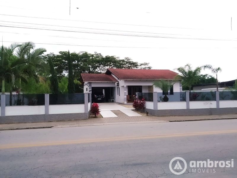 Linda Casa Bairro Limoeiro com Amplo Terreno.