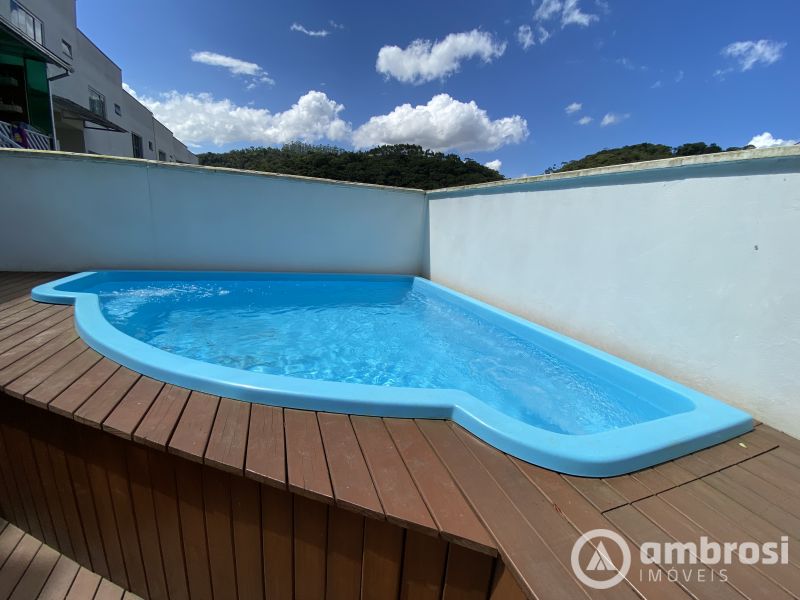 LINDO SOBRADO SEMIMOBILIADO COM PISCINA | BATEAS