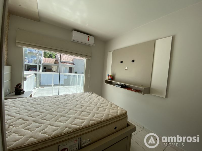 LINDO SOBRADO SEMIMOBILIADO COM PISCINA | BATEAS