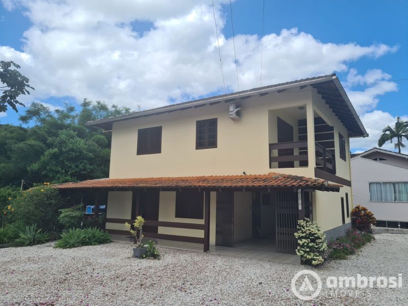 Casa de 4 quartos, no bairro Imigrantes, em Guabiruba | Eu Corretor