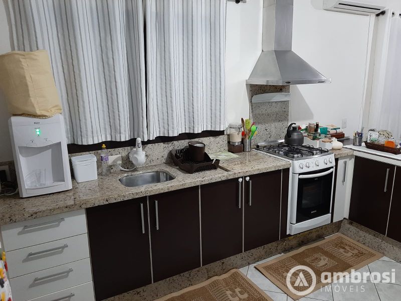 Casa com piscina - Limeira Baixa