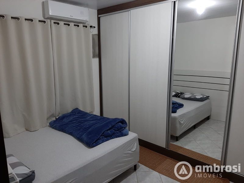 Casa com piscina - Limeira Baixa