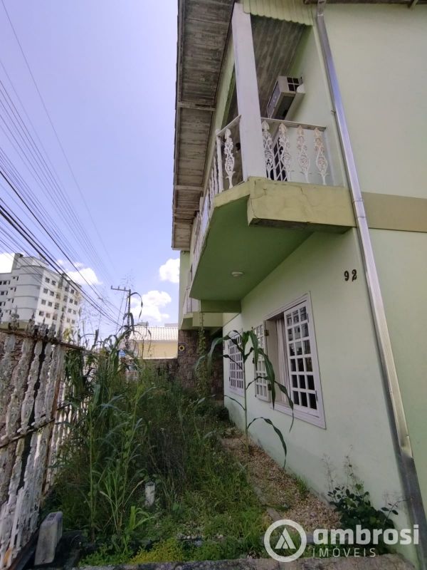 Casa comercial para locação no Centro de Brusque 