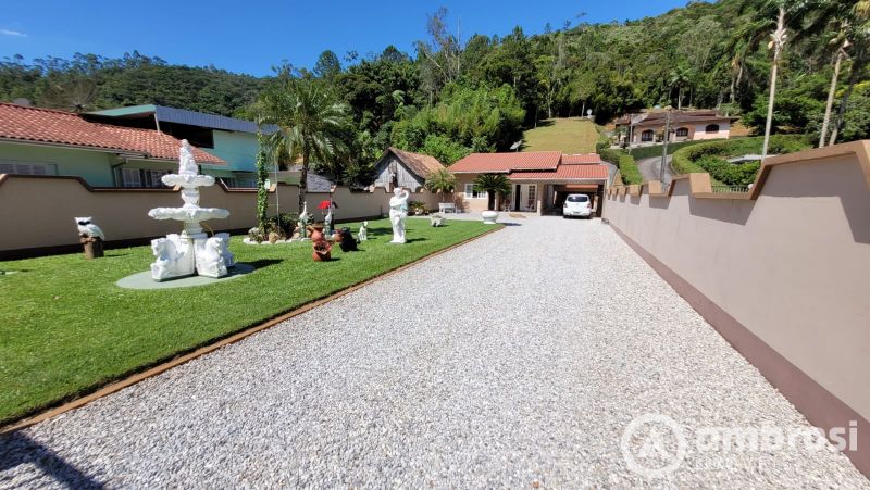 Casa de 3 quartos, 209m² no bairro Primeiro de Maio, em Brusque | Eu Corretor