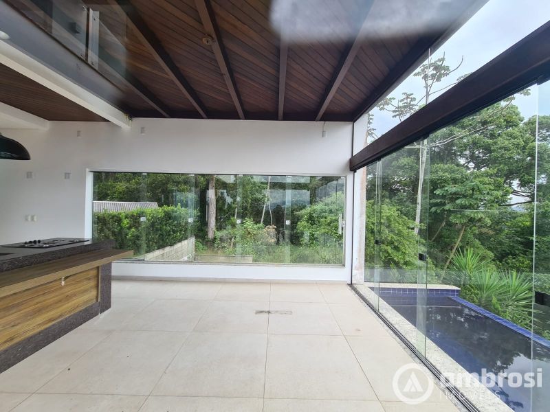 CASAL ALTO PADRÃO - 3 SUITES /PISCINA 