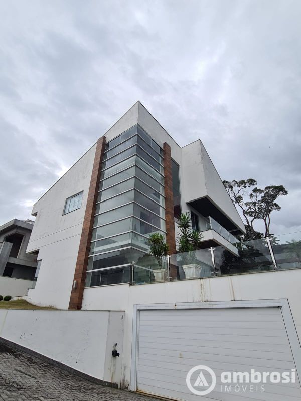 CASAL ALTO PADRÃO - 3 SUITES /PISCINA 