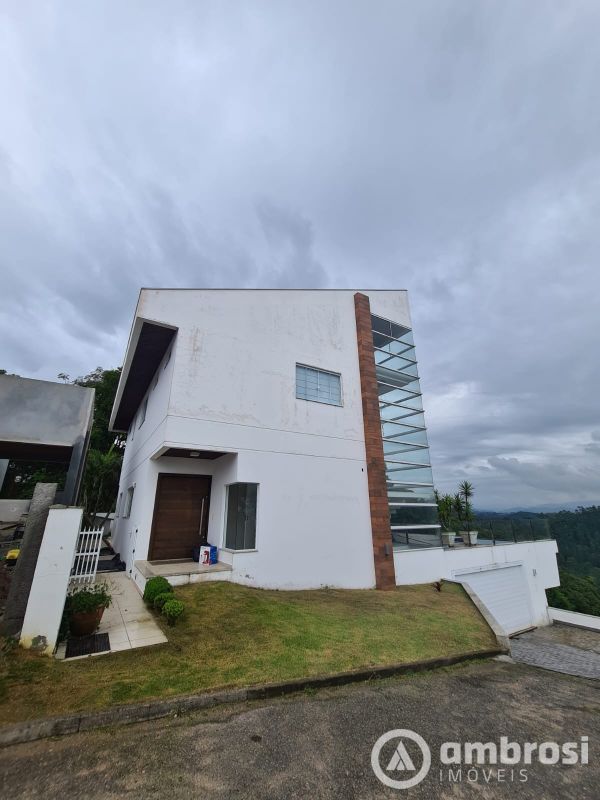 CASAL ALTO PADRÃO - 3 SUITES /PISCINA 