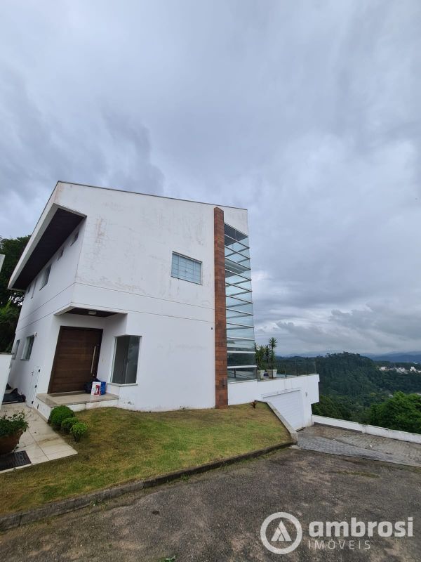 CASAL ALTO PADRÃO - 3 SUITES /PISCINA 