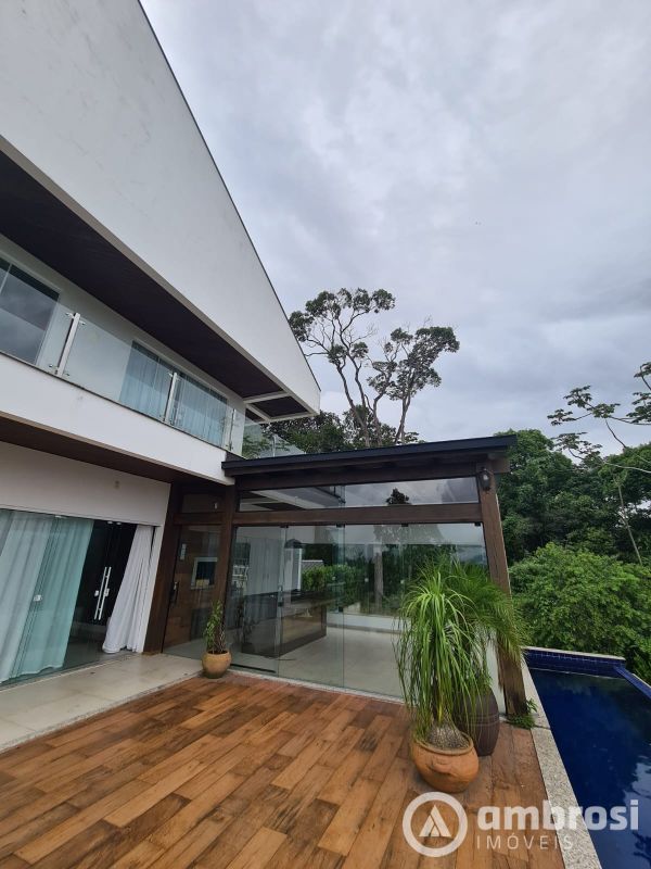 CASAL ALTO PADRÃO - 3 SUITES /PISCINA 