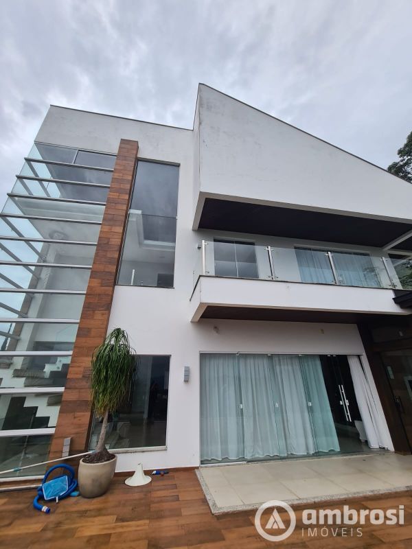 CASAL ALTO PADRÃO - 3 SUITES /PISCINA 