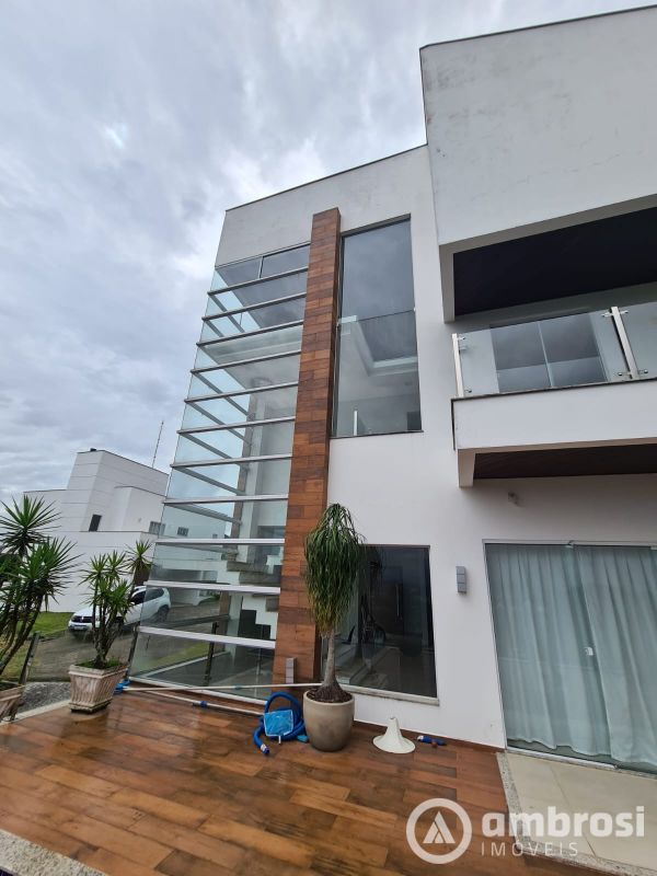 CASAL ALTO PADRÃO - 3 SUITES /PISCINA 