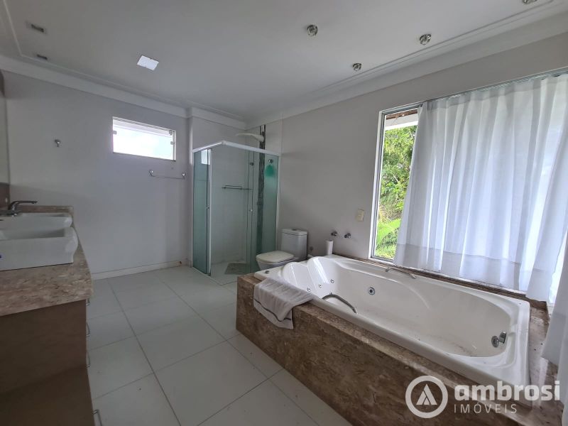 CASAL ALTO PADRÃO - 3 SUITES /PISCINA 