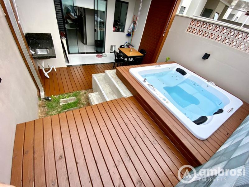 Casa diferenciada - Finamente mobiliada e com 02 suítes