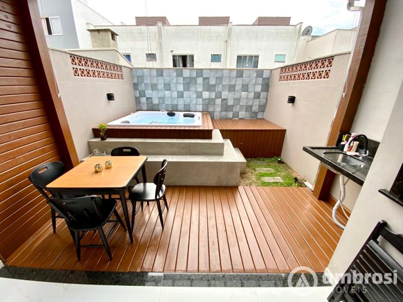 Casa diferenciada - Finamente mobiliada e com 02 suítes