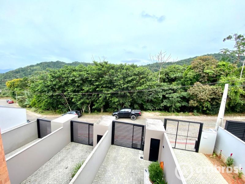 Casa diferenciada - Finamente mobiliada e com 02 suítes