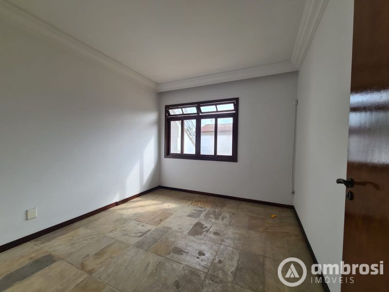Casa de 400m² | Eu Corretor