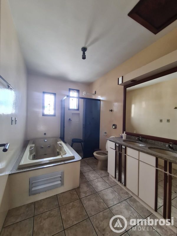Casa de 400m² | Eu Corretor
