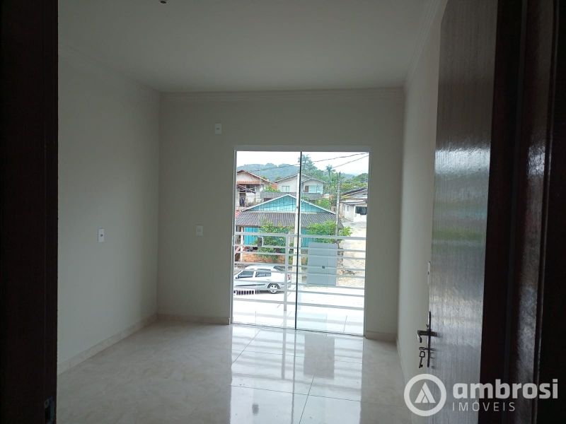 SOBRADO DE 3 QUARTOS NO RIO BRANCO
