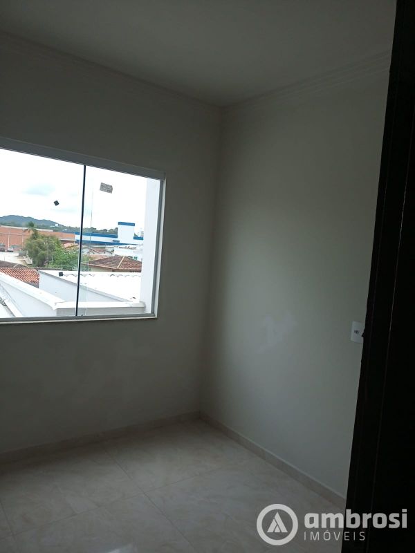 SOBRADO DE 3 QUARTOS NO RIO BRANCO