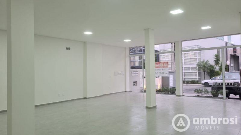 SALA COMERCIAL - PONTO PRIVILEGIADO - AREA CENTRAL - 90 M2 - OBS: SÓ IRA DESOCUPAR EM NOVEMBRO