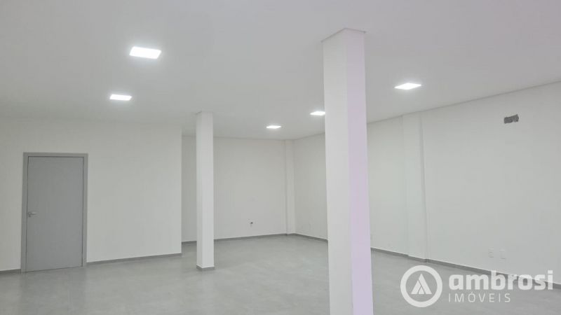 SALA COMERCIAL - PONTO PRIVILEGIADO - AREA CENTRAL - 90 M2 - OBS: SÓ IRA DESOCUPAR EM NOVEMBRO