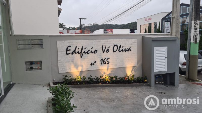 SALA COMERCIAL - PONTO PRIVILEGIADO - AREA CENTRAL - 90 M2 - OBS: SÓ IRA DESOCUPAR EM NOVEMBRO