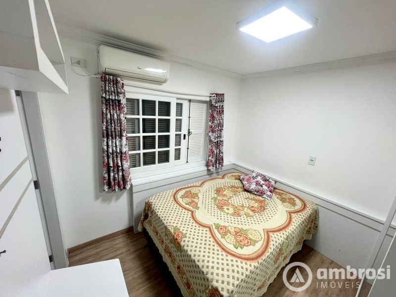 Casa alto padrão 03 suítes com piscina - Aceita permuta por apartamento 