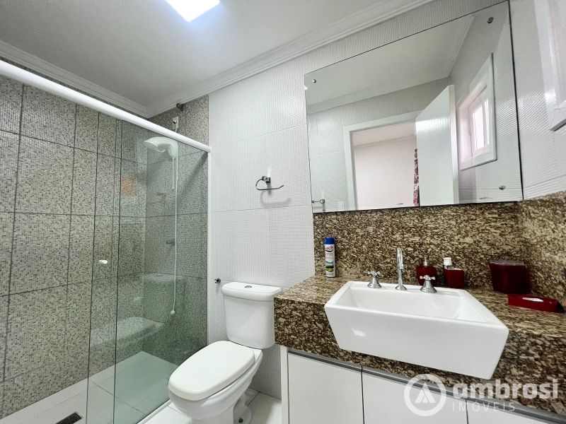 Casa alto padrão 03 suítes com piscina - Aceita permuta por apartamento 
