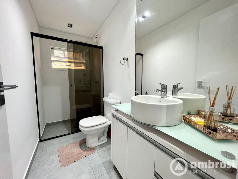 Casa alto padrão 03 suítes com piscina - Aceita permuta por apartamento 