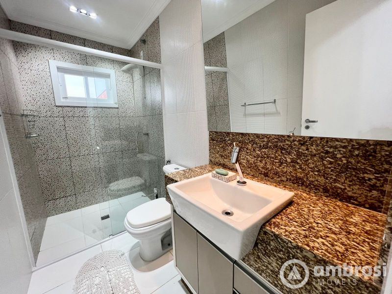 Casa alto padrão 03 suítes com piscina - Aceita permuta por apartamento 