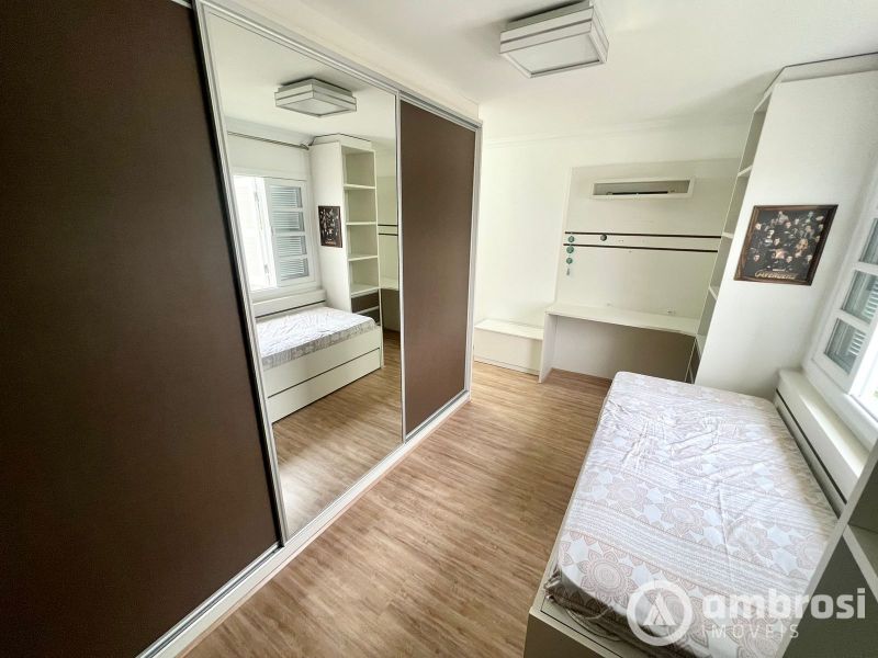 Casa alto padrão 03 suítes com piscina - Aceita permuta por apartamento 