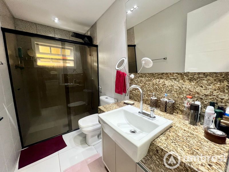 Casa alto padrão 03 suítes com piscina - Aceita permuta por apartamento 